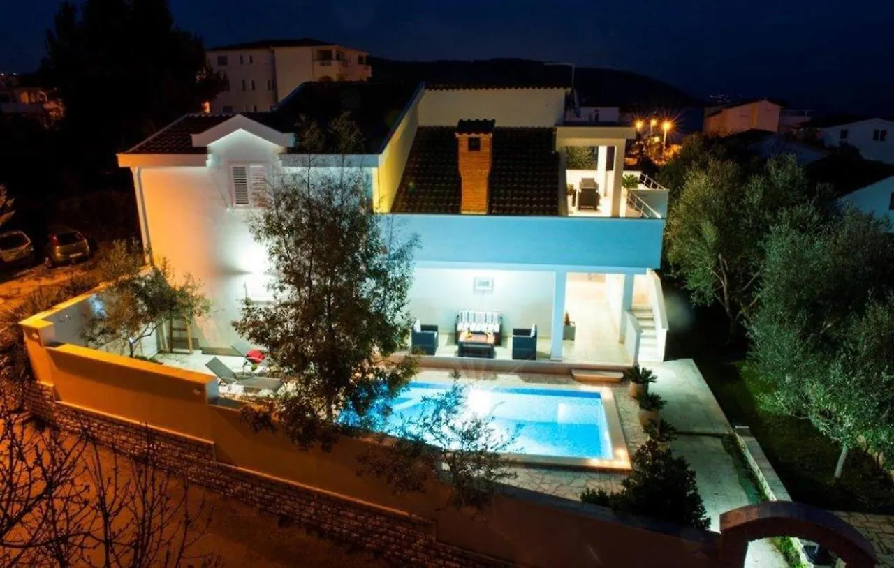 Gorgeous Home In Okrug Gornji With House Sea View Trogir Croatia