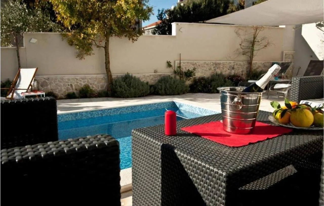 Gorgeous Home In Okrug Gornji With House Sea View Trogir